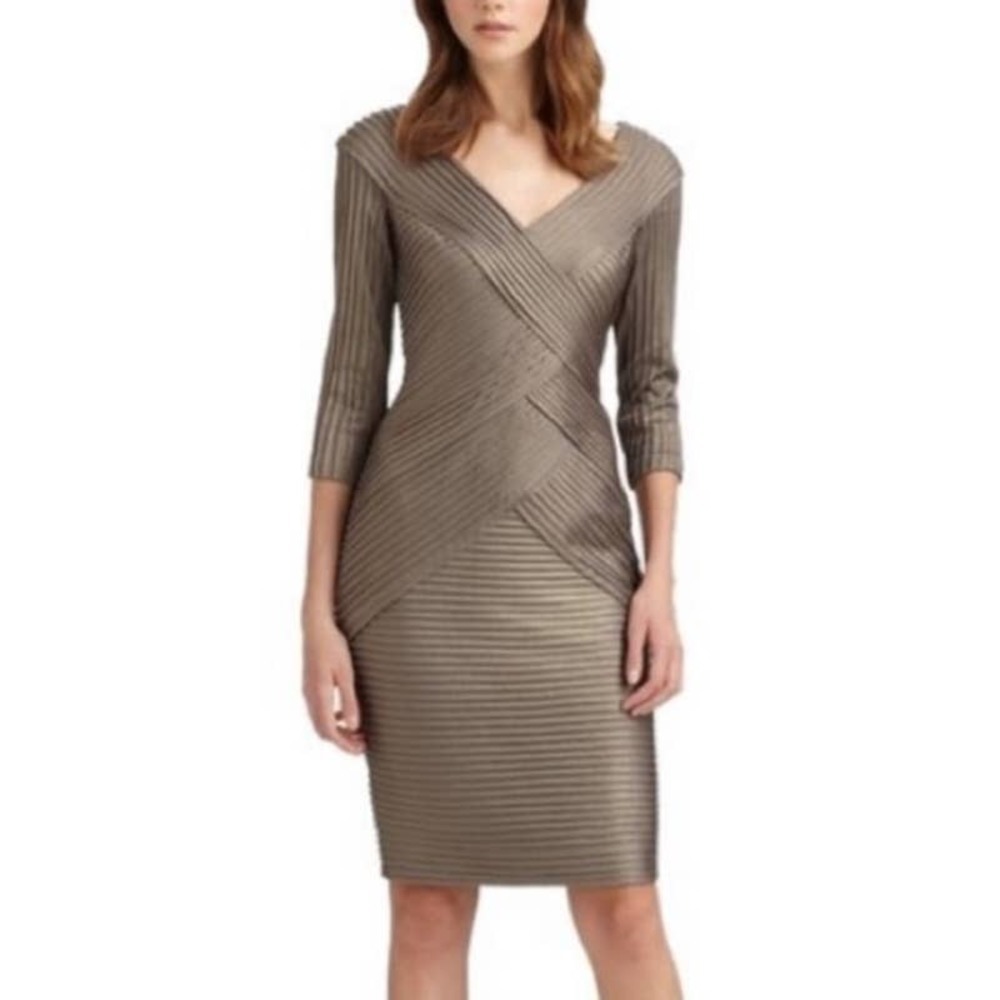 Tadashi Shoji V-Neck Pleated Bodycon Cocktail Dress Size XS Pearl Gold Fleck